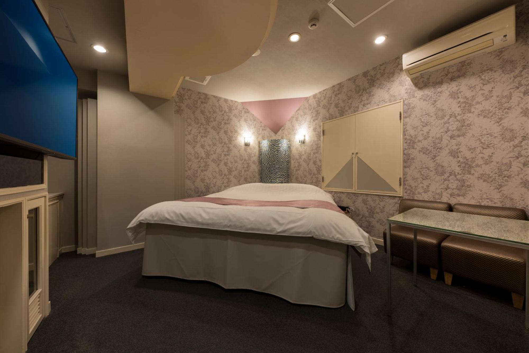 ホテル ジュエリージュエリー 十三 (Adults Only) Osaka Exterior foto
